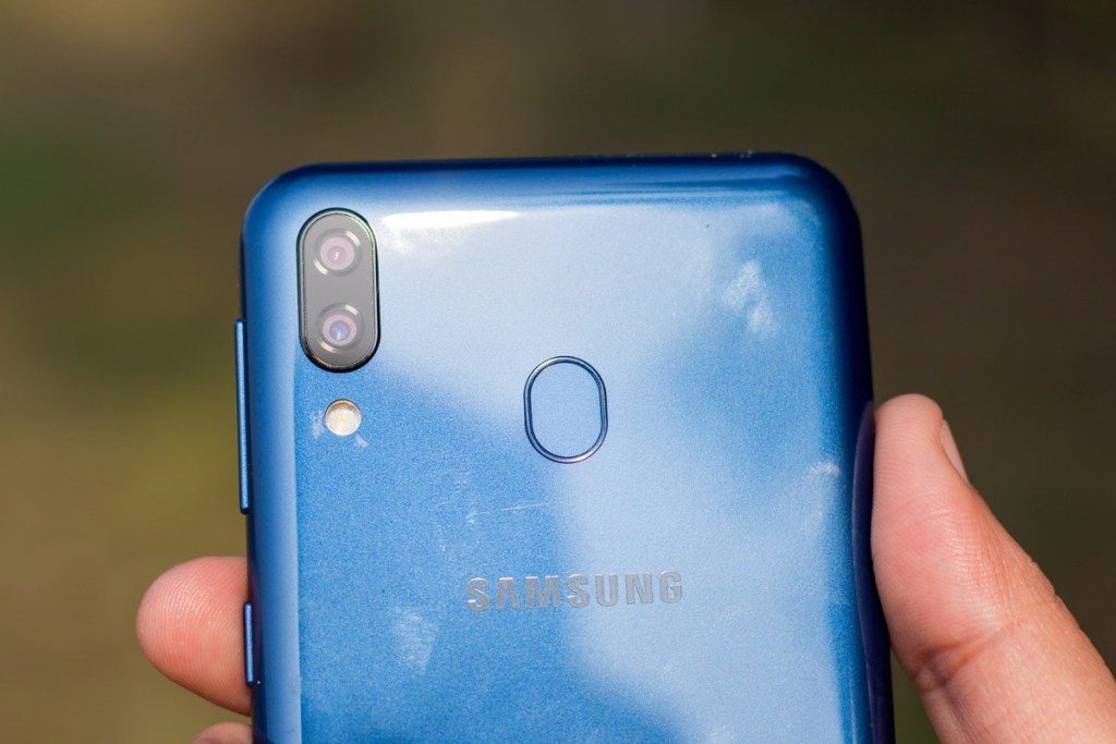 Обзор Samsung Galaxy A20: реальные отзывы с плюсами и минусами