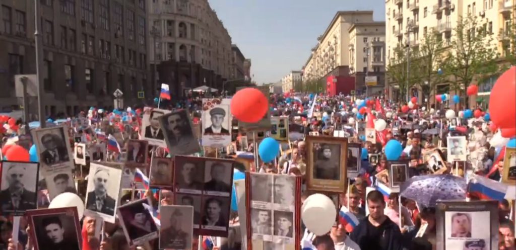 Бессмертный полк 2019 в Москве: впечатляющие фото и видео - как это было